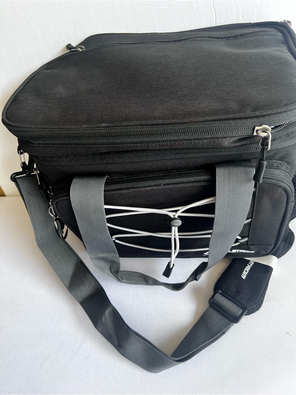 MAELSTROM COOLER LIGHTWEIGHT SOFT-SIDED INSULATED BAG COLLAPSIBLE      NWT.